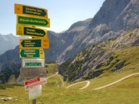 Podcast : Qui s’occupe de la gestion des flux touristiques dans les Alpes ?