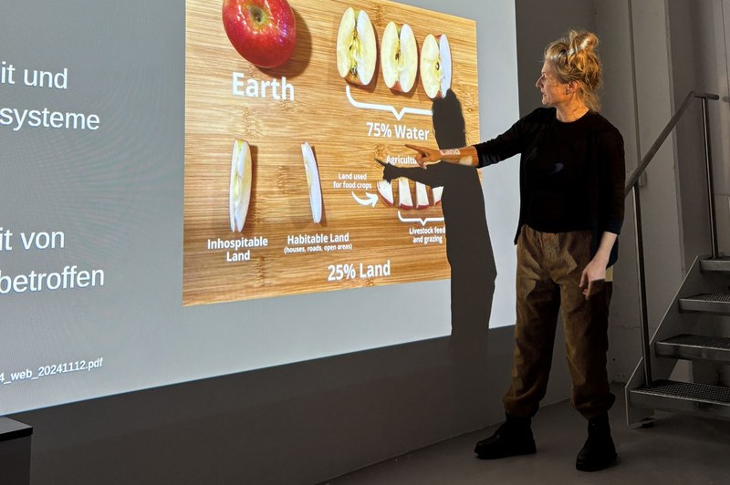 Wildnis-Kooperation mit der Kunstschule: Vorträge in Nendeln und Wartehaus-Galerie in Vaduz. © CIPRA