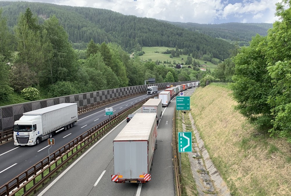Lastwagenstau auf der Brennerautobahn © European Roads