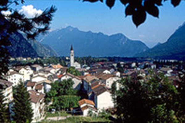 Berge von Köstlichkeiten in Cimolais/I