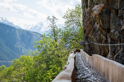 Waale, Suonen, Wasserleiten