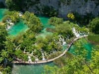 Climate bridges to south-eastern Europe