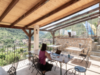 Una scrivania nel verde