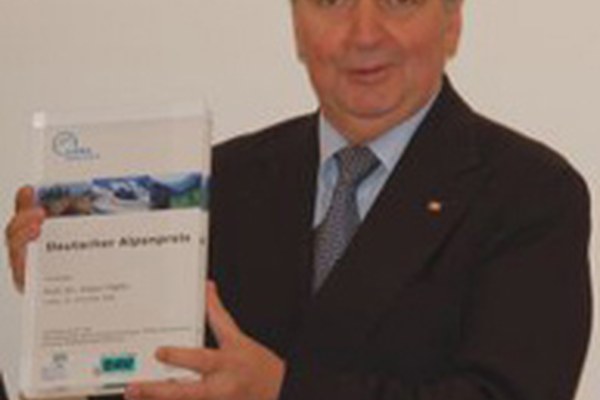 A Klaus Töpfer il primo Premio tedesco per le Alpi