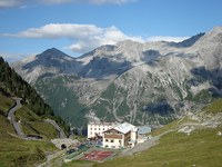 Bandiere verdi e nere per le Alpi