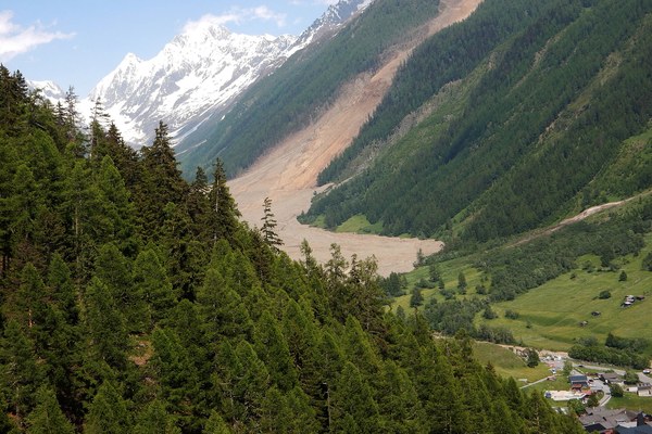 Quando le montagne crollano: convivere con il pericolo