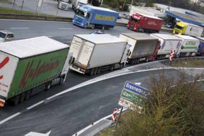 Transito alpino: molti problemi, due prospettive