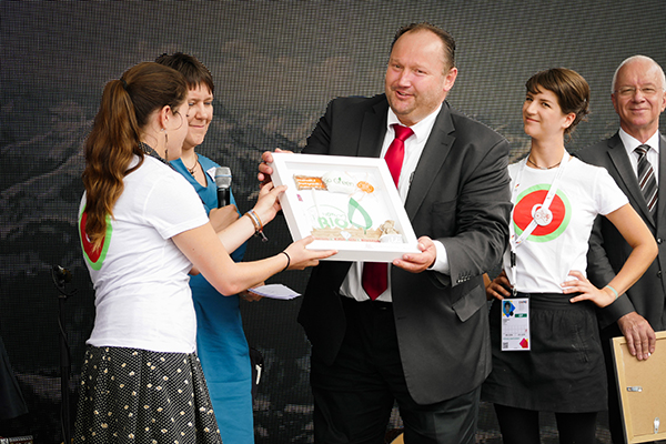 Via libera ai giovani