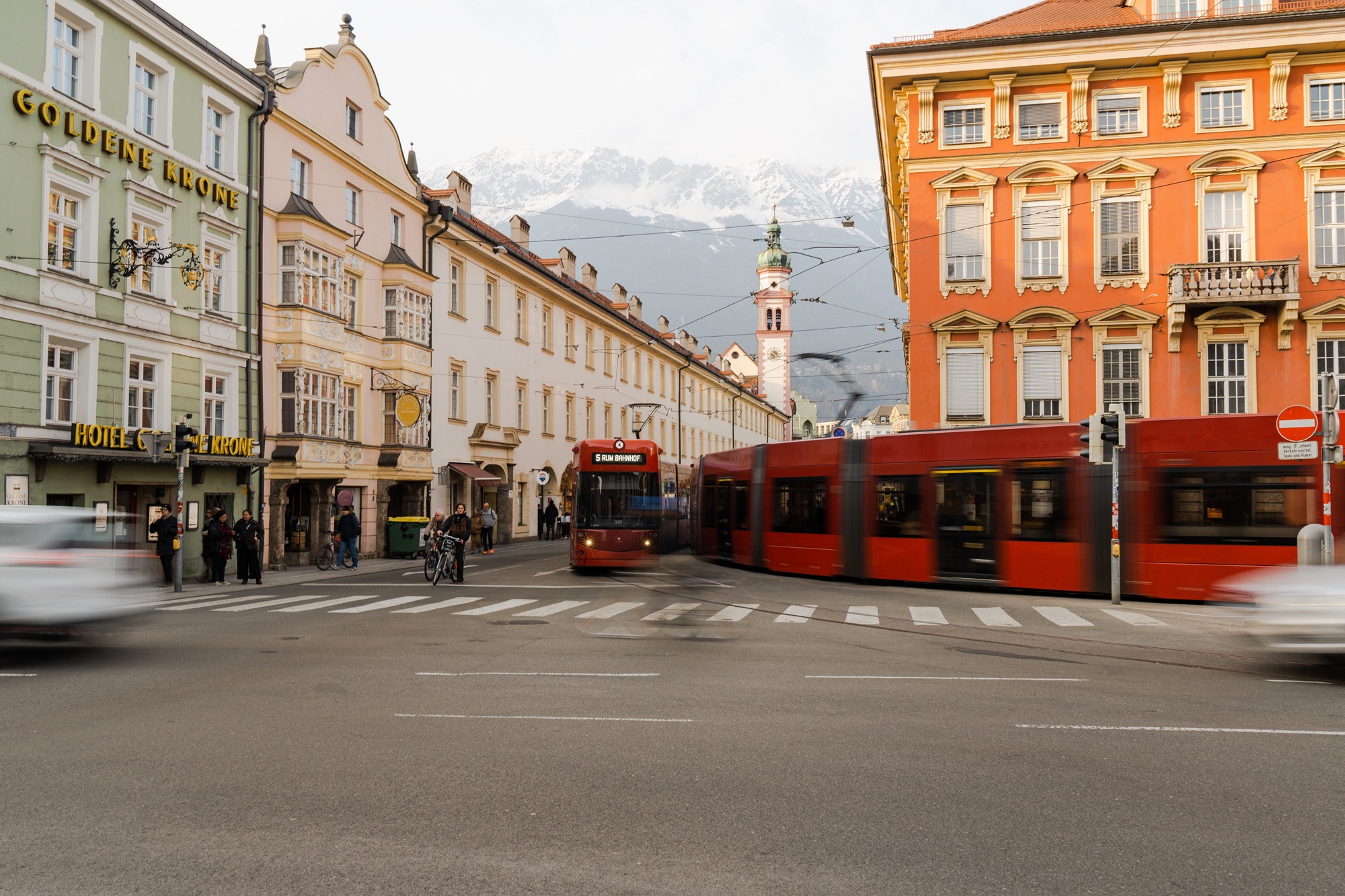 Aller de l'avant - poursuivre la transition de la mobilité dans les Alpes