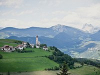 Berlusconi veut supprimer les communes de montagne