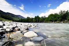 Les cours d'eaux alpins dans un lit de béton