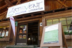 Most, ki povezuje naravo, literaturo in upodabljajoč e umetnosti