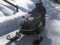 Ustavimo motorne sani!