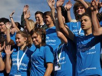 Poročilo o sodelovanju mladih v procesih odločanja na območju Alp