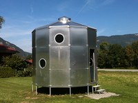 Nevidna ženska roka