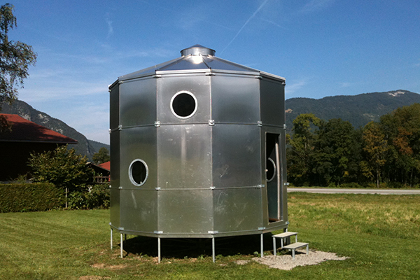 Nevidna ženska roka