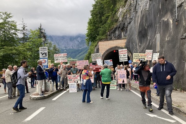 Preglasno, prenatrpano, vsega preveč