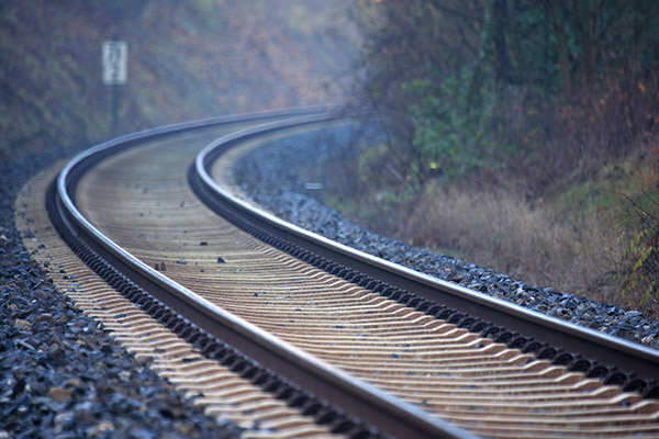 Preusmeritev prometa s cest na železnico: korak naprej, korak nazaj