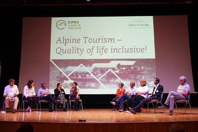 Turizem – dve plati medalje