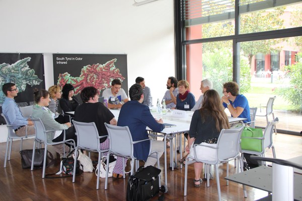 Krepitev vključevanja mladih v procese odločanja na območju Alp